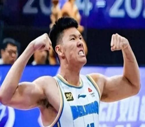 CBA男篮动态更新！上海主场球票全部售罄，北京续约陈盈骏兜售2.11大中锋，广东小将自费赴美特训