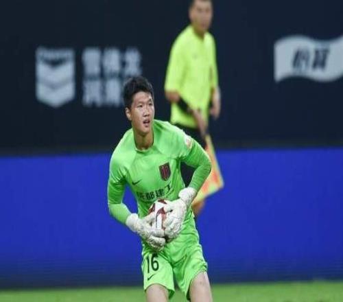为侯森找接班人，国安有望签成都二门合同仅剩半年韩佳奇可惜了