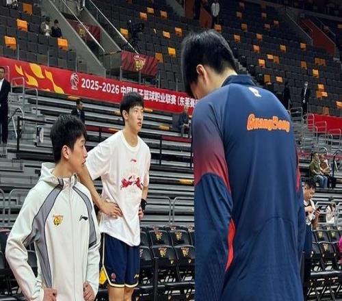 广东男篮21岁锋线赴美特训引关注今夏合同到期是否续约存疑