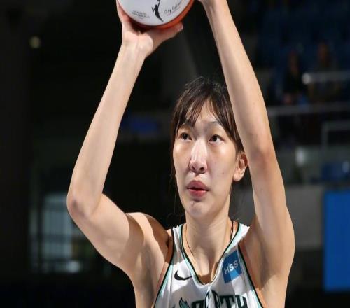 WNBA中国德比：韩旭6+2+2三分完胜李月汝0+1自由人惨负飞翼