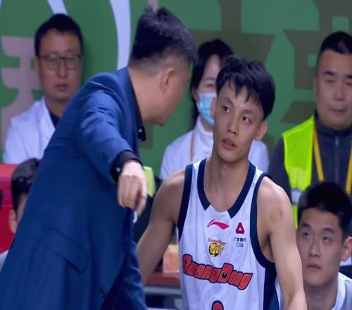 比徐杰与杨溢更强！广东惠州籍控卫打成MVP，将被杜锋点名要人