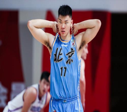 郭艾伦前队友合同到期!34岁还能续约差点接班姚明,不如范子铭
