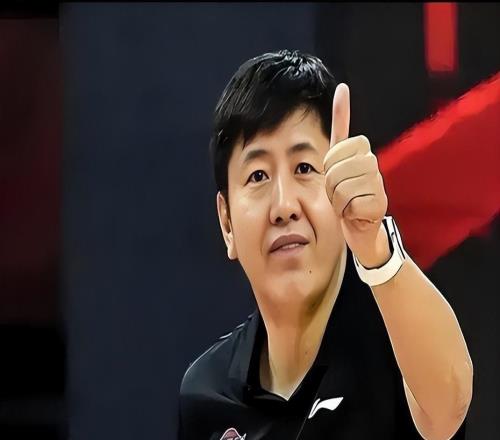 CBA重磅！首钢续约陈盈骏，冠军主帅杨鸣确定签约，下家浮出水面