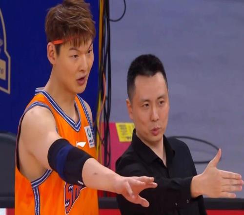 总决赛首胜！上海男篮力克广厦，古德温34+7+12，孙铭徽0分5失误