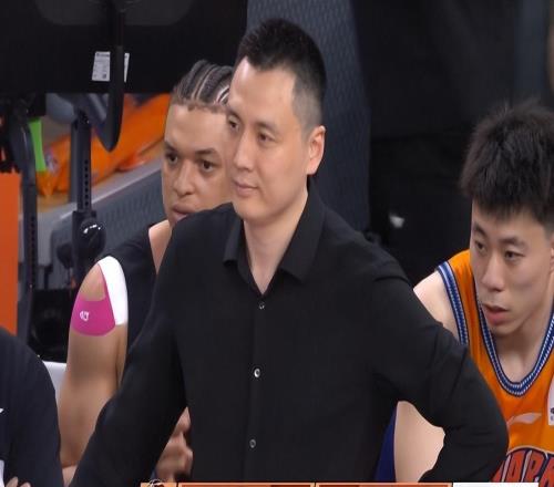 随着广厦输球，上海旗开得胜！卢伟道出白边缺阵真因，王博被批