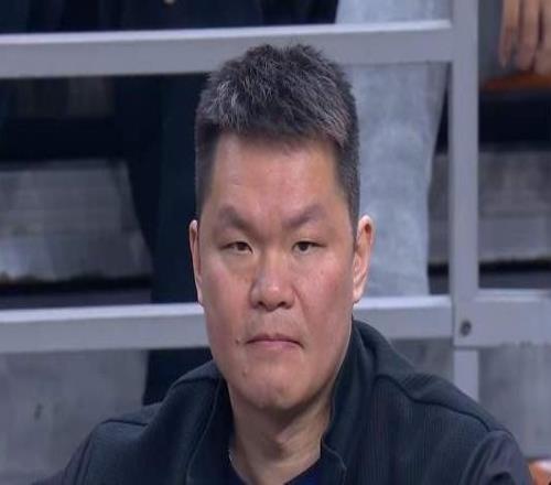 这谁忍得了朱芳雨罕见给广东打分，3个字太刺眼，暗讽杜锋用兵