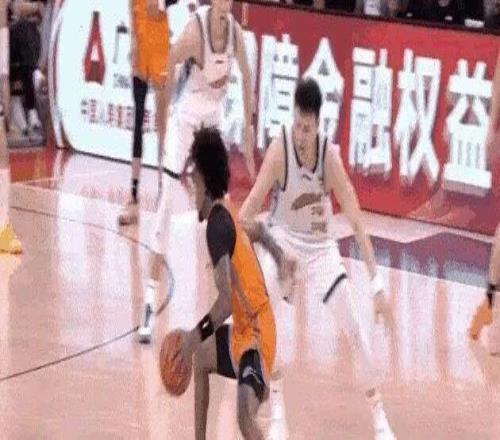 34+7+12！打爆卫冕冠军，1比0了！