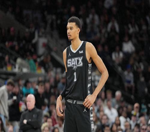 生死战仅9分！马刺揪出最大水货！打了9年NBA你还是没能证明自己