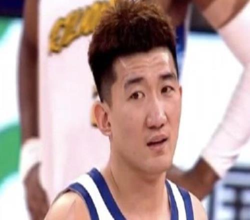 贾磊：孙铭徽带伤坚持状态不佳，主帅王博正面临艰难的选择