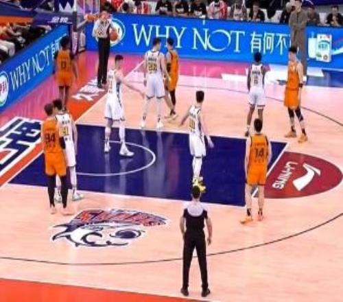 CBA上海力克广厦10古德温34+12李添荣16分胡金秋18分