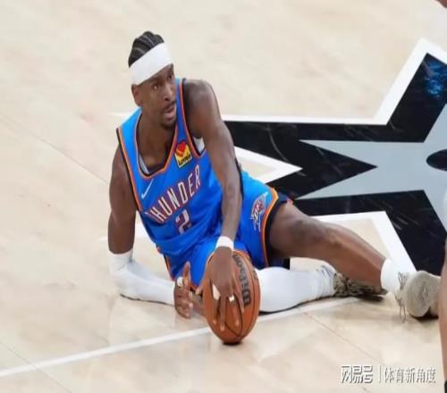 卧槽！假摔也有专业培训，肖华：裁判相当出色