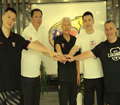 杨鸣为好兄弟站台!白边疑云即将揭晓,上海尼克斯能否再下一城