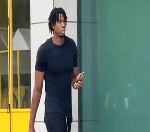 上海踩场两大外动态更新!洛夫顿参加训练右肩下沉,白边缺席!