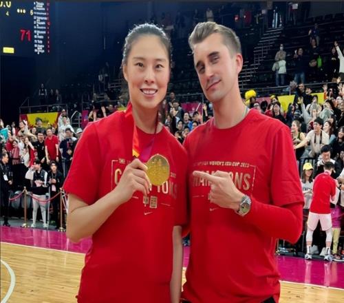 5月28日,中国女篮最新消息:王思雨征战WNBL,李梦高调晒合照