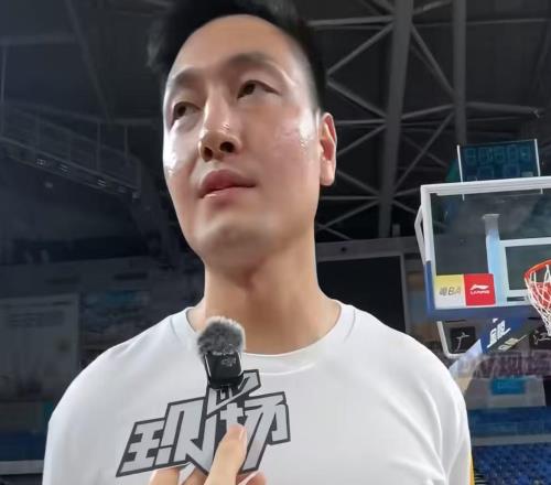 被广东三队疯抢区俊炫被曝欲重返CBA，驰援杜锋成首选！