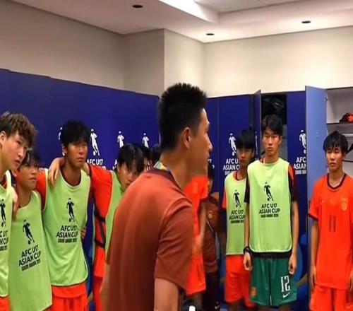 曹阳：09年龄段踢球孩子太多了，两三百人基本符合国字号要求