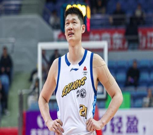 总分超王治郅历史第7！胡金秋20+8完胜王哲林难阻遗憾惜败