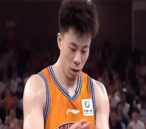 得亏有古德温，卢伟G2险些背锅！下张镇麟引防守崩盘，决策该果断