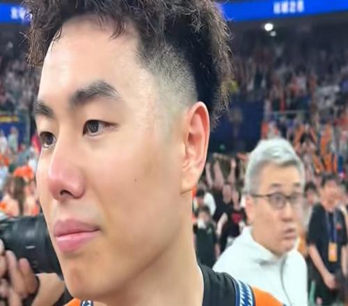 上海夺G2沪媒采访！古德温谈绝杀，添荣哭着说紧张，卢伟强调锻炼