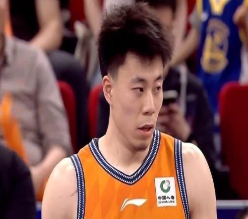 媒体人：上海赢球张镇麟占一半功劳晚登场1分钟上海可能就输了