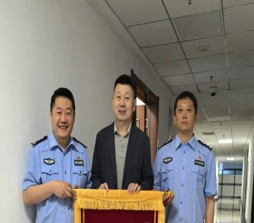 在人潮之中守护万千欢呼山西汾酒男篮致谢太原市公安局，感谢每一位保驾护航的你们！