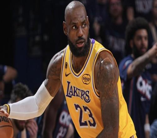ESPN记者：詹姆斯目前还没决定自己的未来，我预计他会继续打