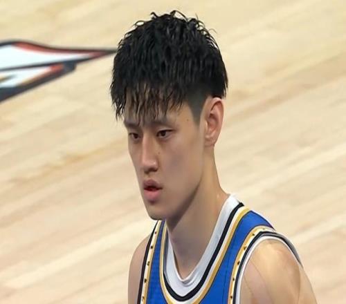 记者：北京男篮今夏还要追加投入目前与一名锋线国手聊得差不多了