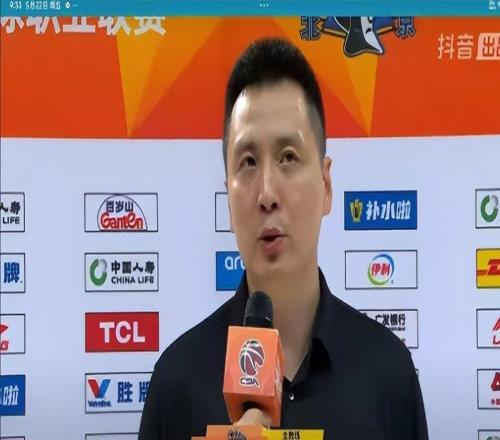 5月30日，CBA最新消息：上海队闪光灯赛区被罚1万，布朗被罚2万