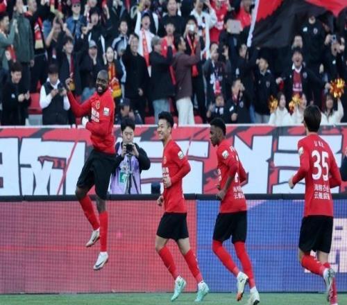 【中超】铁人3比2海港3连胜姆本扎近3轮收获6球