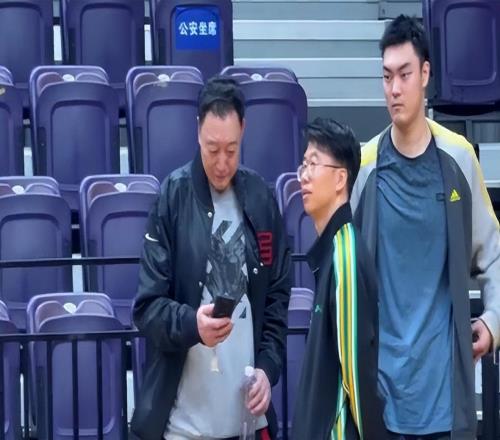 辽篮未来双子星归队赵继伟和原帅晒17年变化,小刘总拒绝重蹈覆辙