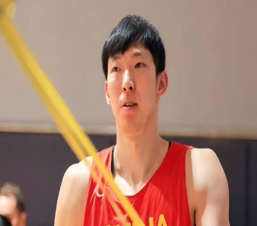 见过NBL的周琦才懂，他本该是第16顺位，球迷恨铁不成钢罢了