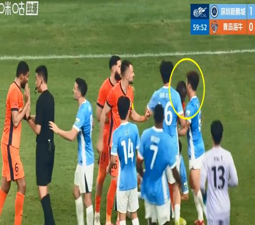 学齐达内中超出现“铁头功”:核心外援被罚下,青岛海牛麻烦了