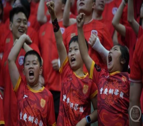 56246人到场观赛创上座新纪录，铜梁龙“点燃”重庆球市