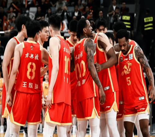 今晚上海男篮对阵广厦，传来4个好消息和2个坏消息，夺赛点无悬念
