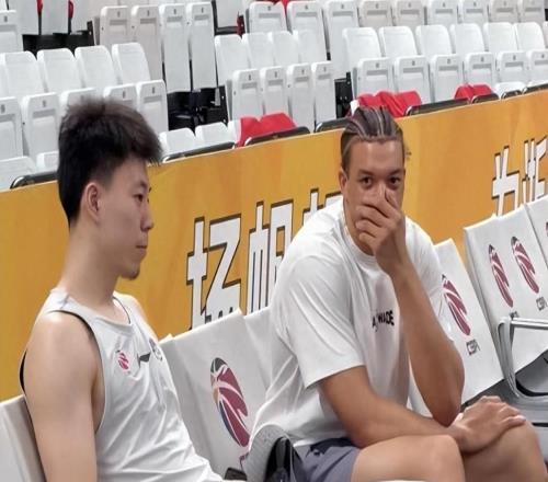 CBA总决赛战报：洛夫顿恢复情况不佳，上海男篮只能用两外援