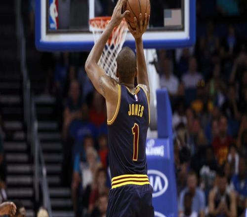 NBA小人物的天花板！场均5分却打14年，退役即当副总裁