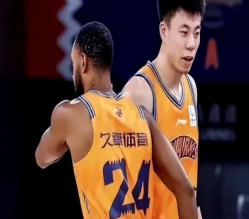 辽宁男篮动态速递！赵继伟随队出发男篮热身赛，球队要求球员全员回归，已收到多份外援报告