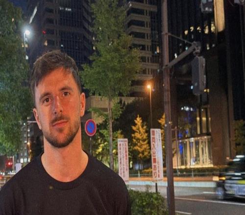享受假期，芒特休假期间来到日本东京游玩