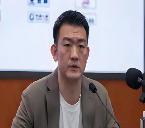 广厦03上海！更衣室内讧，三大脓包拖垮全队，球队重组迫在眉睫