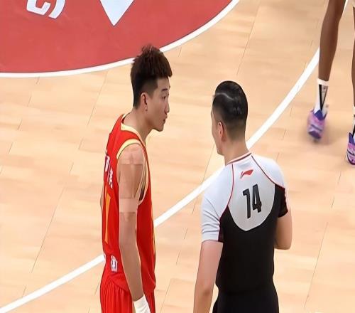 广厦03不敌上海！队内内讧曝光，揪出三大问题球员重建迫在眉睫