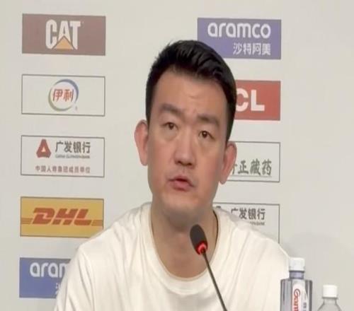 王博：桑普森缺阵让我们轮转捉襟见肘，现在还没到放弃的时候