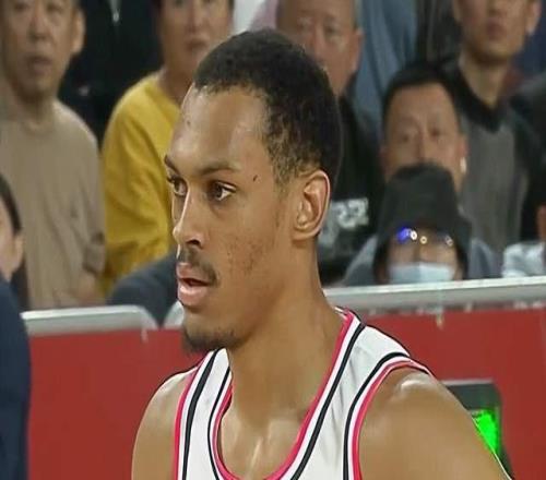 前广东男篮外援，曾上演离谱内讧，离开CBA后，终于找到新东家