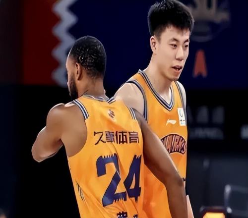 张镇麟13+4+2火力全开！弗格17+1+3王者归来，上海队领先广厦10分
