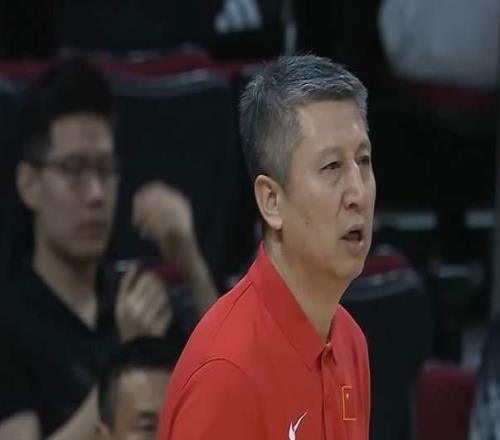 回来啦！杨瀚森载誉归来，备战世预赛，深夜落地青岛发声，很霸气