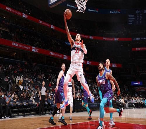 坑完独行侠，又想坑奇才！2年仅打71场比赛，成NBA第一“玻璃人”