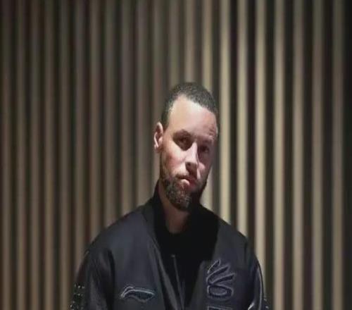炸裂啊！库里10年合约签约李宁，不愧国产品牌的历史性时刻