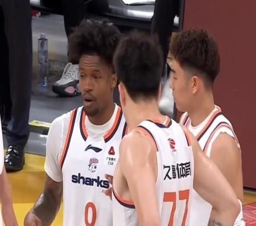 CBA总决赛G4大名单：洛夫顿复出领衔冲冠广厦绝境能否扳回一城