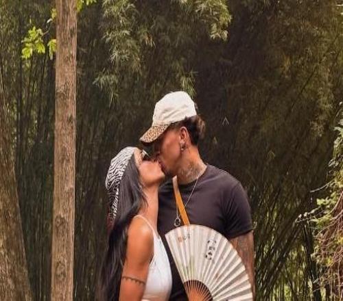 克雷桑女友晒成都客场观赛照&旅游照：来自成都的爱