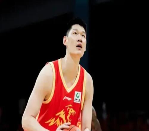 广厦G4半场打平上海！胡金秋22分，其余各将哑火，大王+2小外死顶