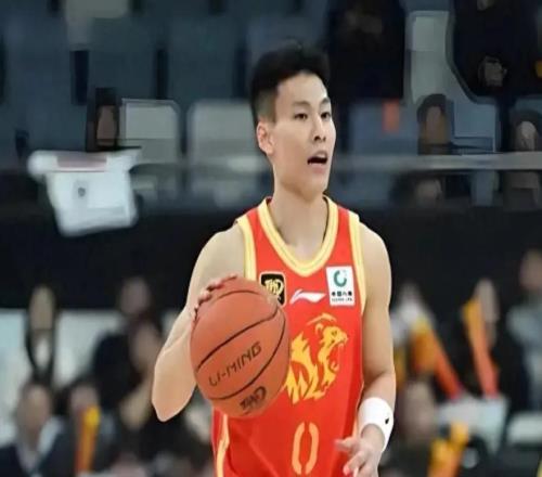 广厦队最大奇兵！G4出现名场面：王博亲自为他递水，楼明为他鼓掌